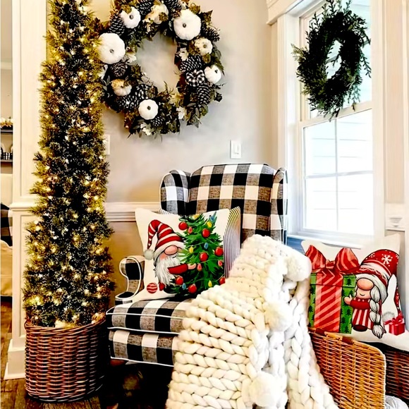 18”x18”THREE OR FOUR GNOME AND ONE GREEN WITH WORDS LEFT - Picture 2 of 6